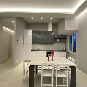 Casa Dante: Oneglia Centro-marina-spiagge Appartamento Imperia